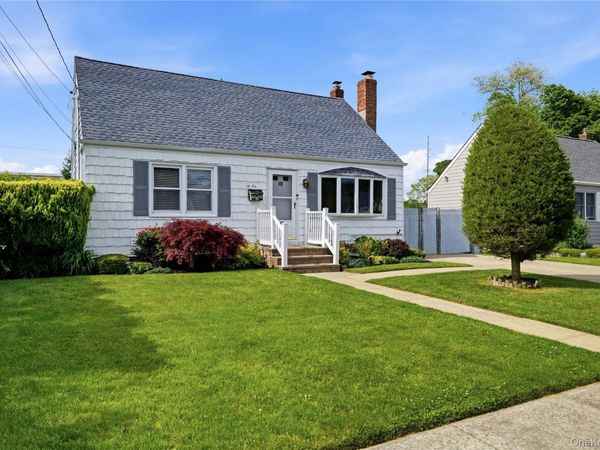40 Lombardi Place , Amityville, NY 11701
