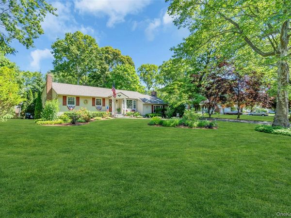 25 Del Place , Hauppauge, NY 11788
