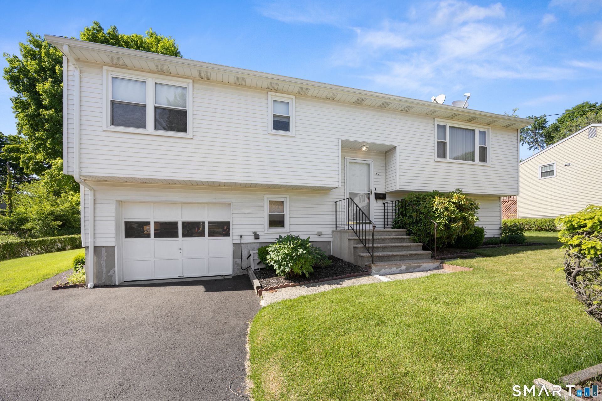 39 Munson, Waterbury, CT 06705 Main Photo