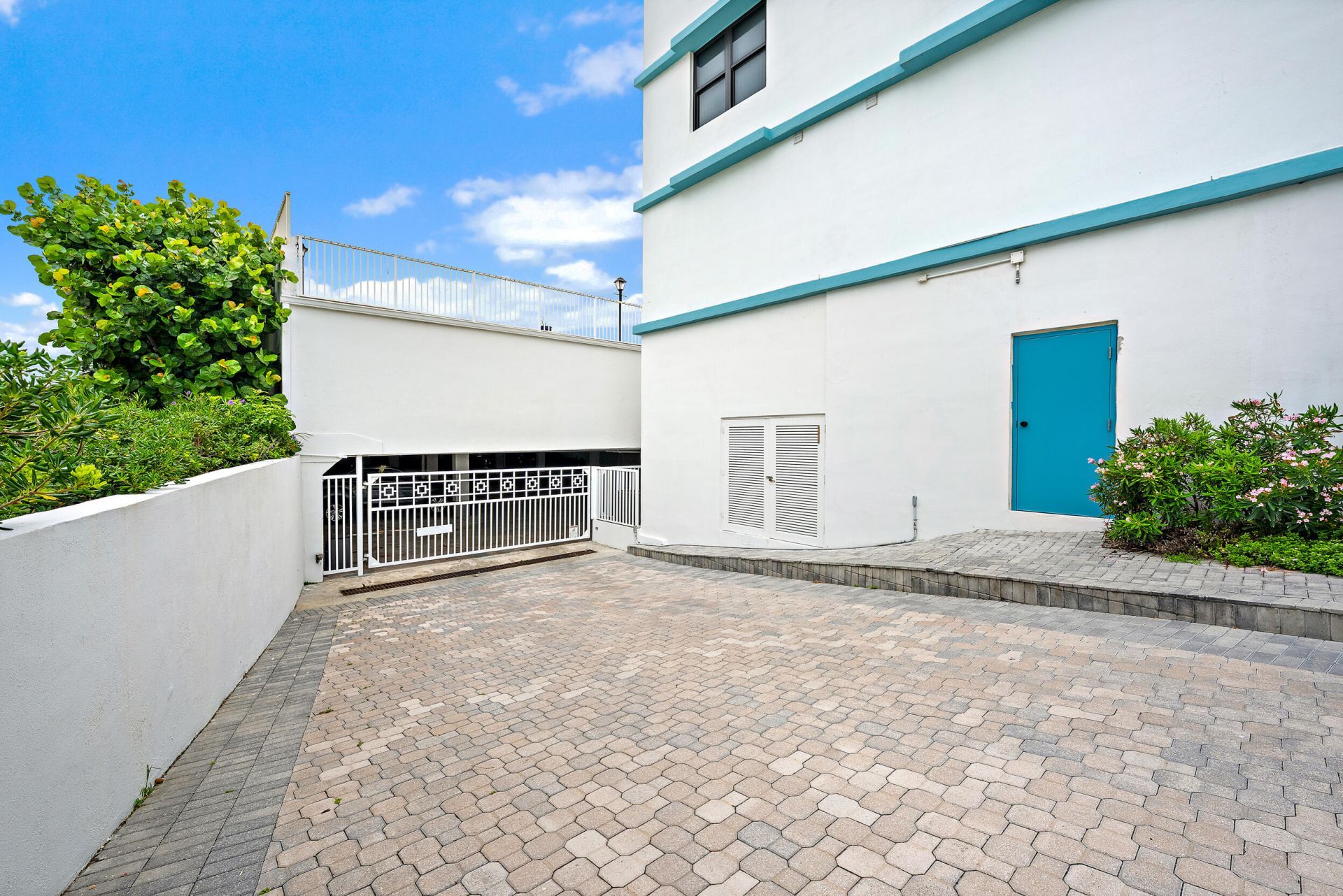 900 Ocean Drive, Unit 202, Juno Beach, FL 33408 Photo