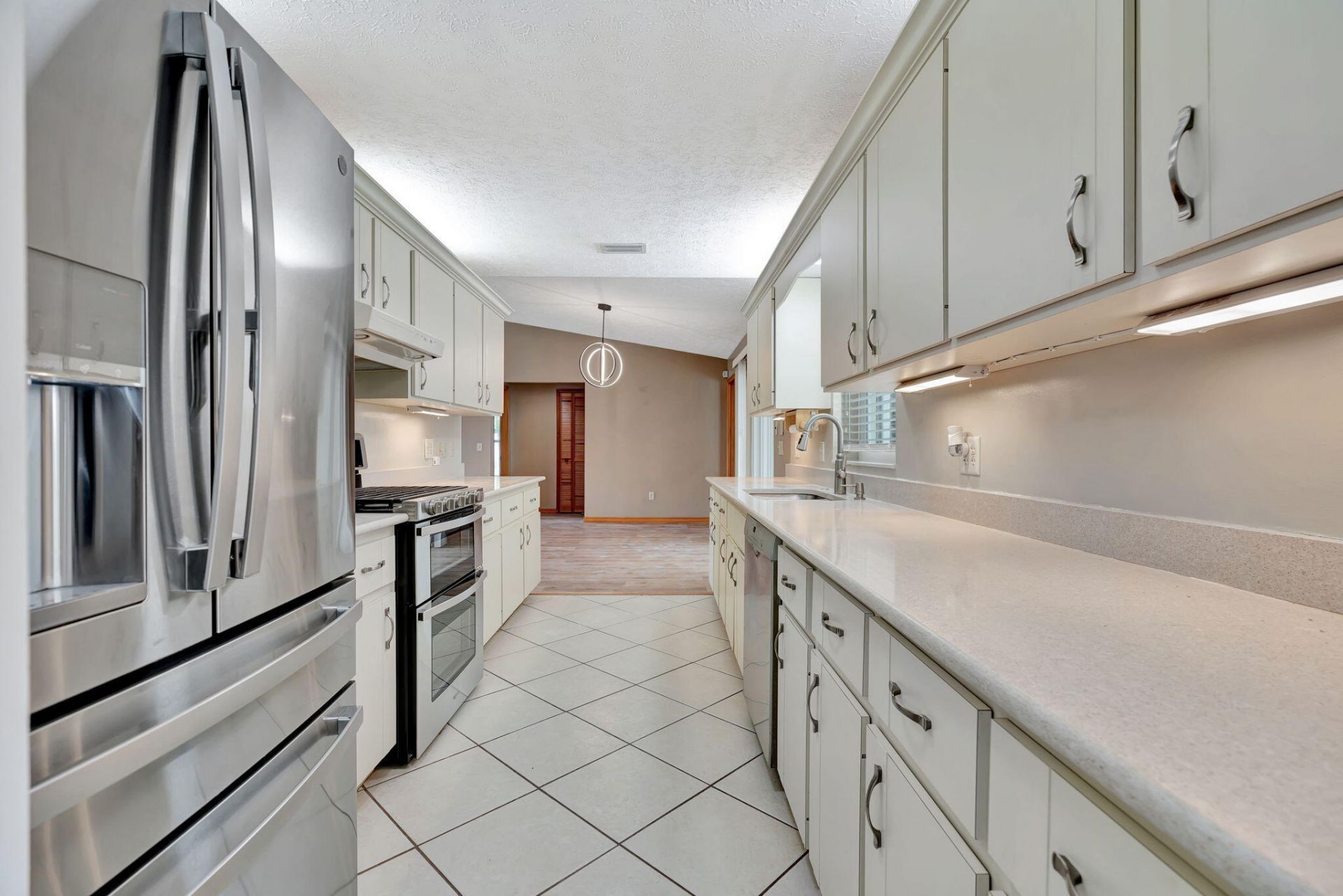 661 SE Crescent Avenue, Port Saint Lucie, FL 34984 Photo