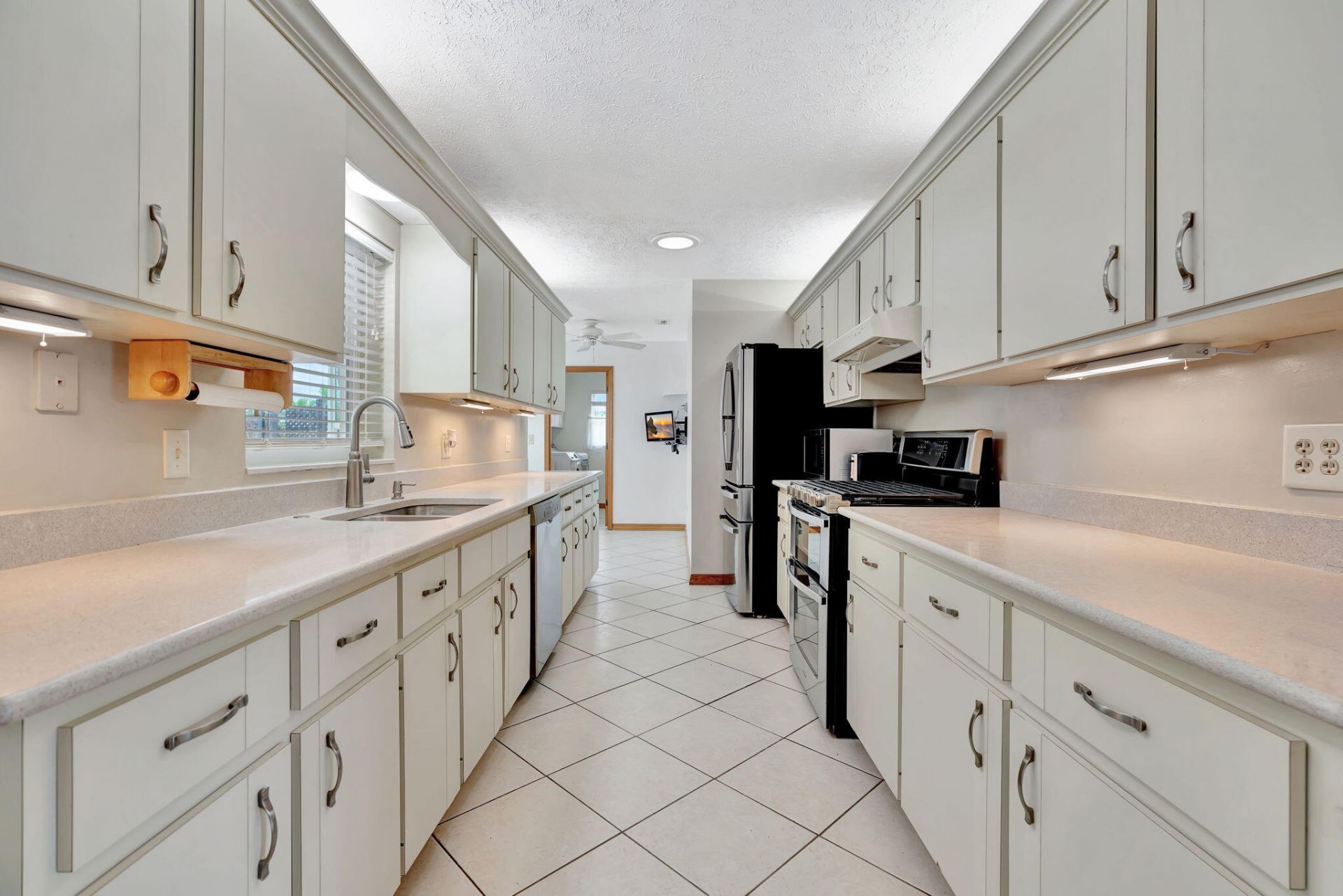 661 SE Crescent Avenue, Port Saint Lucie, FL 34984 Photo