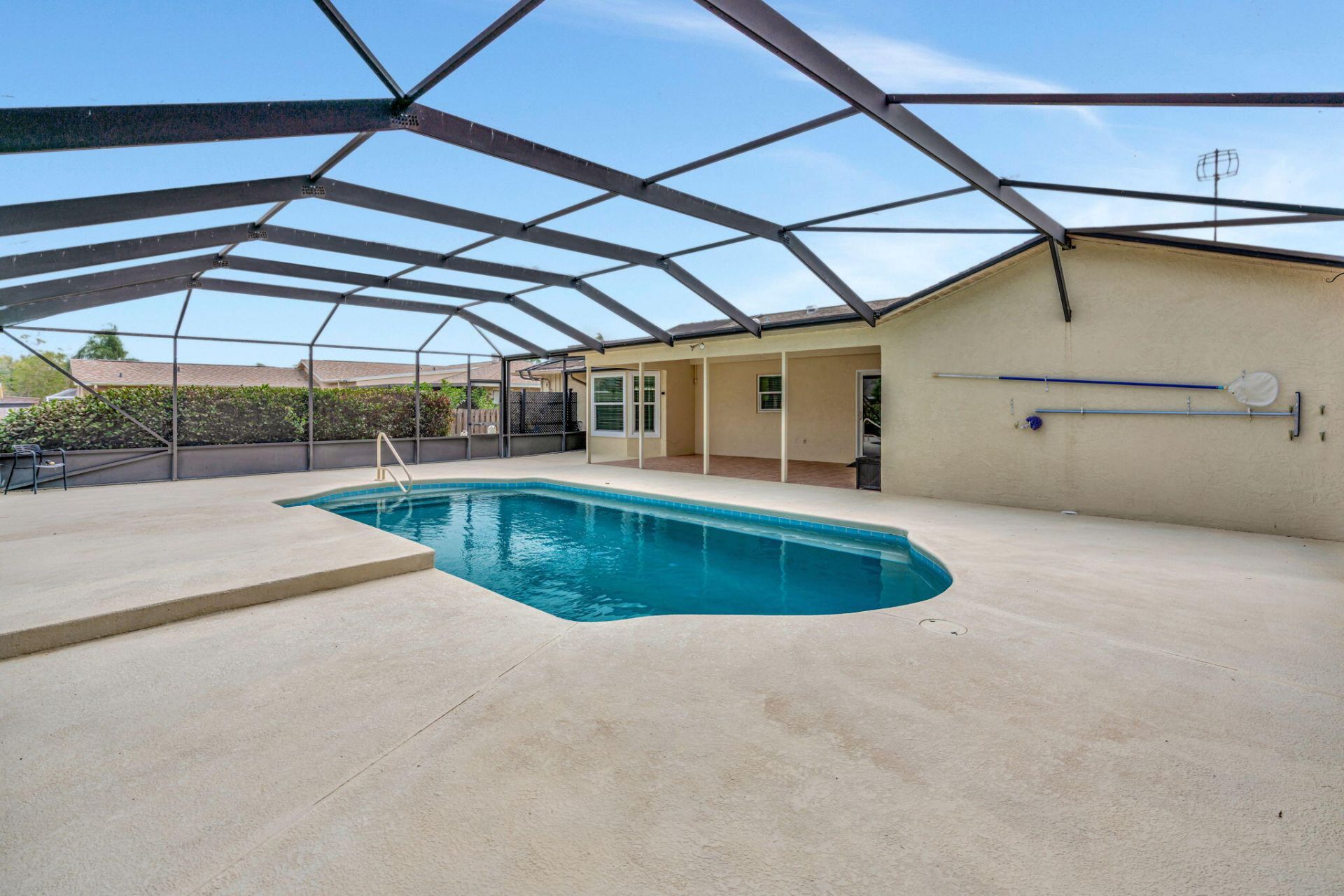 661 SE Crescent Avenue, Port Saint Lucie, FL 34984 Photo
