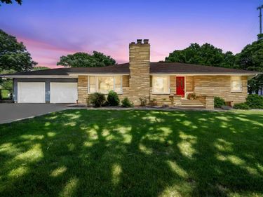 11990 380th Avenue, Blue Earth, MN 56013