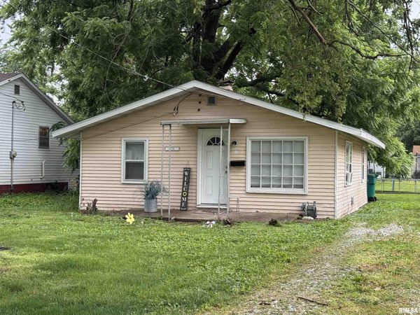 1756 BEECHER Avenue, Galesburg, IL 61401