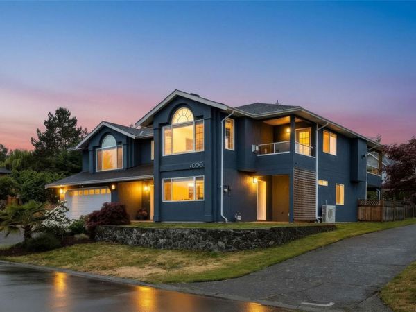 4000 Santa Rosa Pl, Saanich, BC V8Z 7K9