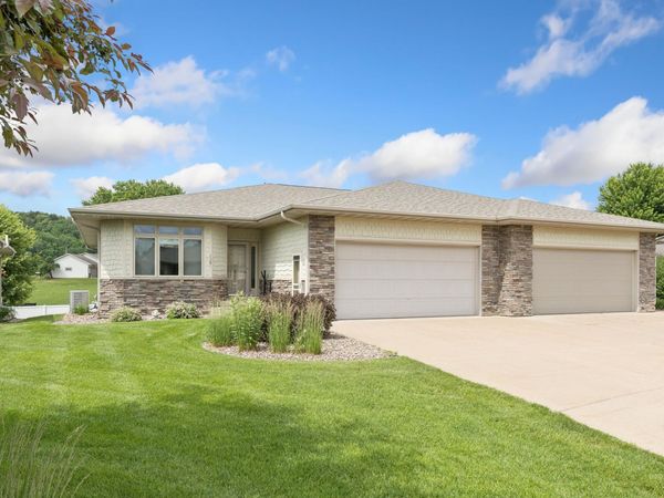 1281 Bentgrass Ct, Onalaska, WI 54650