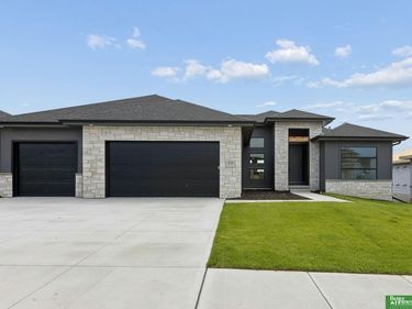 10709 S 219th Avenue, Gretna, NE 68028