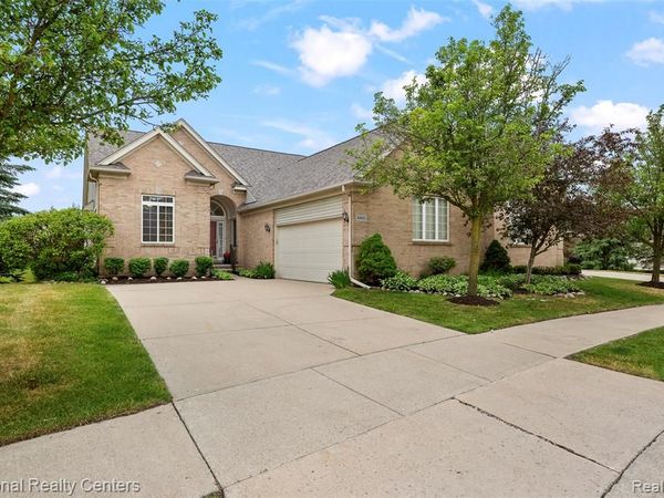 49455 N Glacier Avenue , Northville Twp, MI 48168