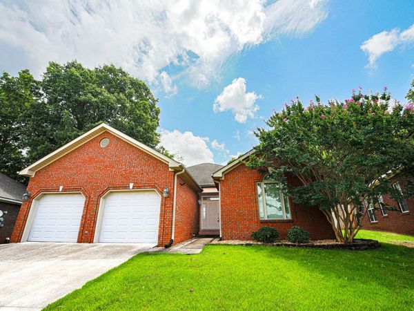 2367 Parc Pl, Florence, AL 35630