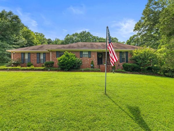 517 Springwood Dr, Florence, AL 35634