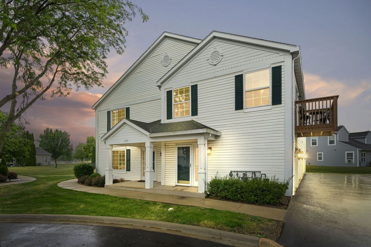 696 Fieldcrest Drive , Unit C, South Elgin, IL 60177 Main Photo