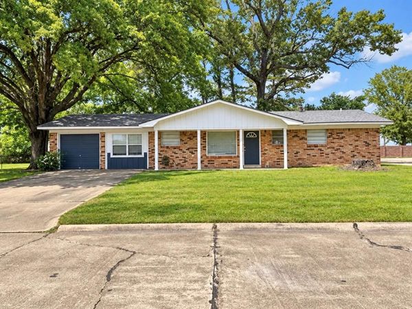1002 Champion Street, Texarkana, TX 75501