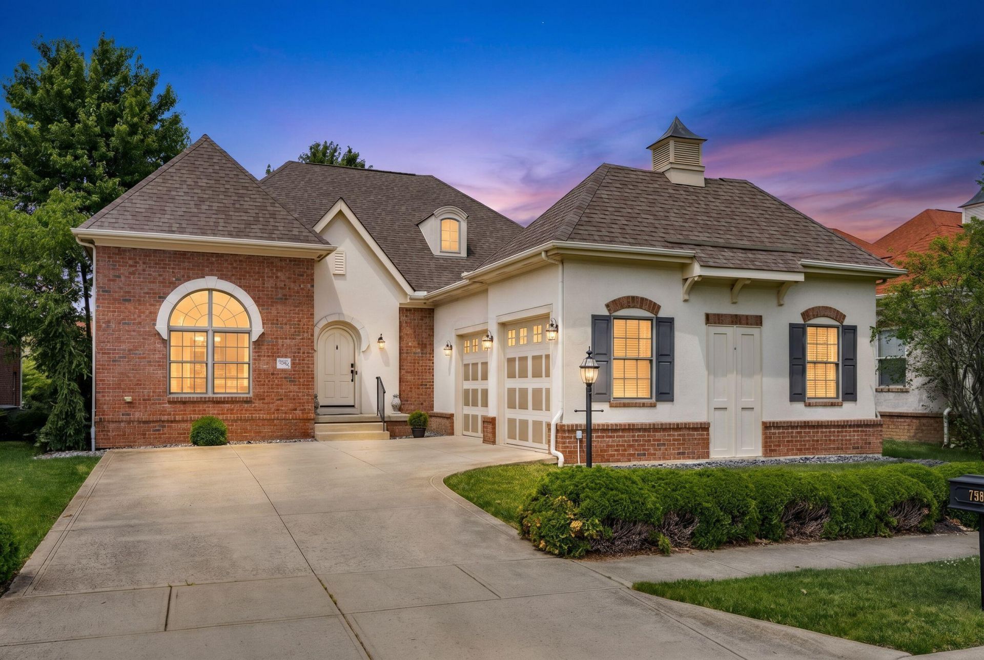 7983 Oak Meadow Drive , Dublin, OH 43016 Main Photo