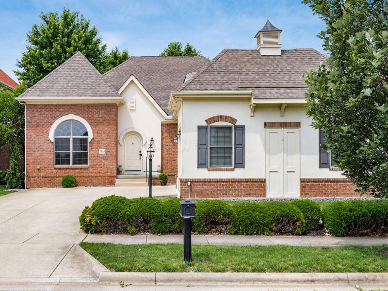 7983 Oak Meadow Drive , Dublin, OH 43016 Photo 2