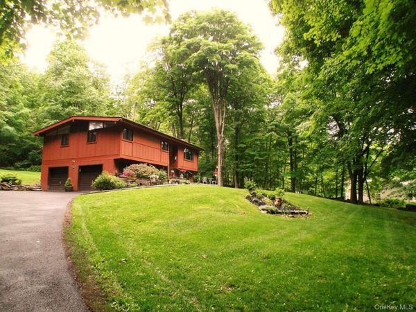 25 Ponderosa Road , Carmel, NY 10512