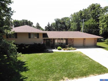 2111 Grant Street, Beatrice, NE 68310
