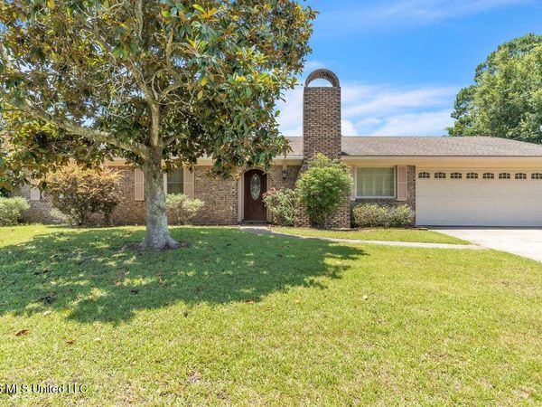 1513 Woodhaven Street, Pascagoula, MS 39581