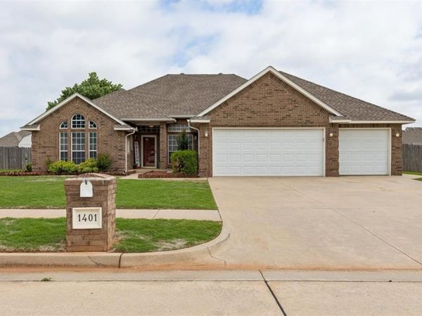 1401 Continental Way, Mustang, OK 73064