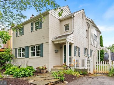 211 W GREENWAY BOULEVARD W, FALLS CHURCH, VA 22046