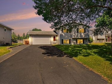 9674 Hale Avenue S, Cottage Grove, MN 55016