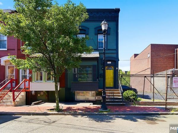 22 8th Avenue, NEWARK, NJ 07104