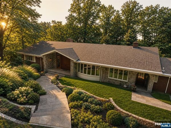 3 Highwood Place, ALPINE, NJ 07620