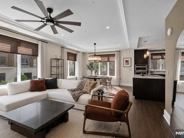250 Henley Place 210, Unit 210, WEEHAWKEN, NJ 07086