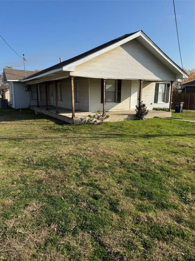 313 E Lloyd Street, Krum, TX 76249 Main Photo