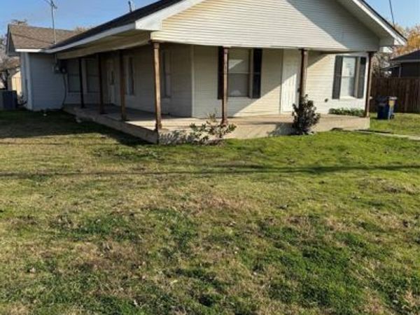 313 E Lloyd Street, Krum, TX 76249