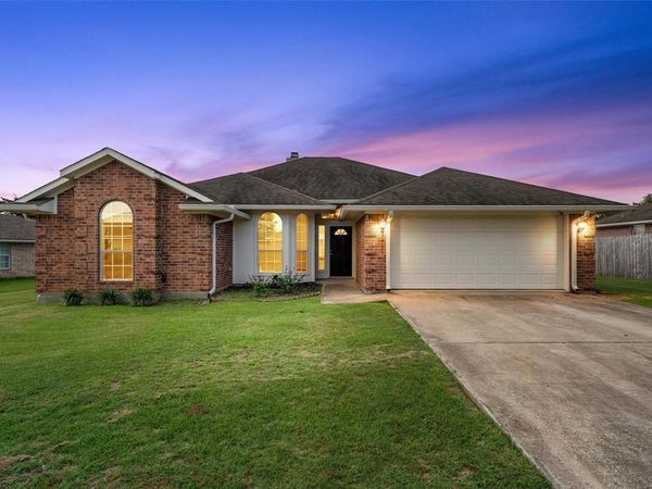 163 Topaz Circle, Hewitt, TX 76643