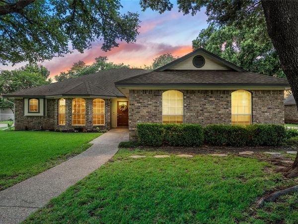 141 Bonham Drive, Hewitt, TX 76643
