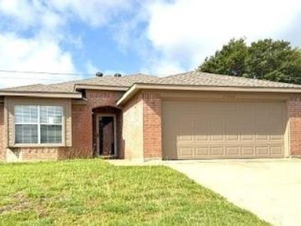 10909 Deauville Circle S, Fort Worth, TX 76108