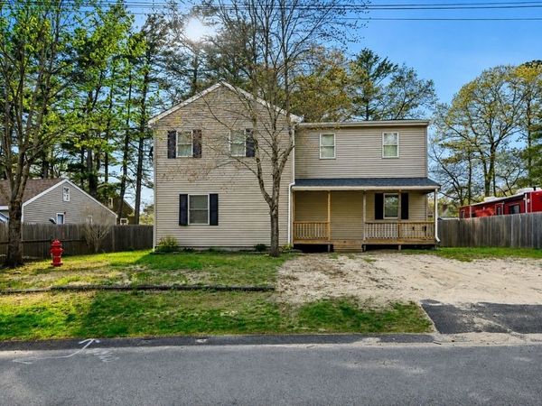 8 Ash St, Plymouth, MA 02360