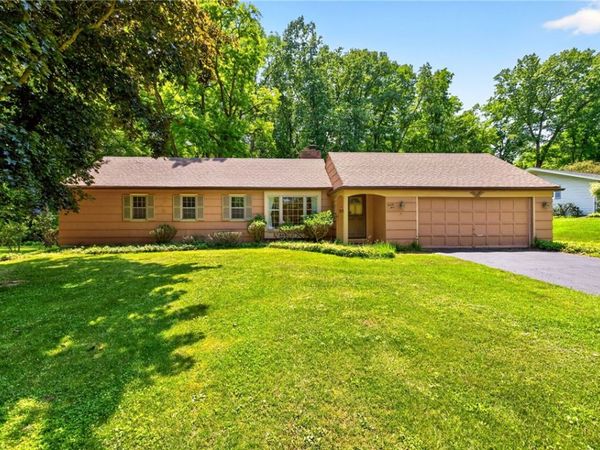 25 Little Brook Drive, Pittsford, NY 14534
