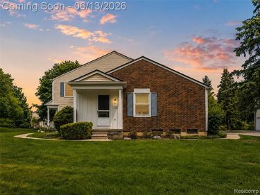 1442 Mariner Drive, Walled Lake, MI 48390