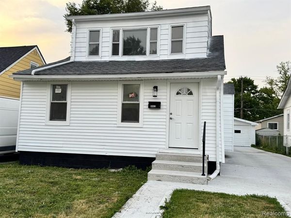 8463 Paige Avenue, Warren, MI 48089