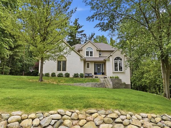 7829 Hillside Lakes Drive, Hamburg Twp, MI 48116
