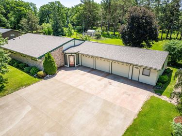 1043 Woodland Loop, Fergus Falls, MN 56537