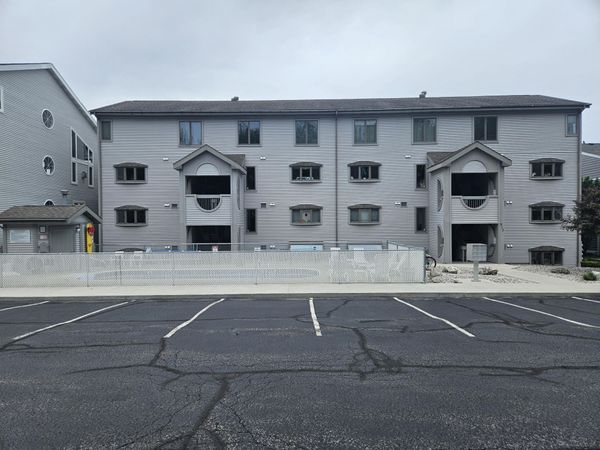 317 5th Avenue, Unit 4, Manistee, MI 49660