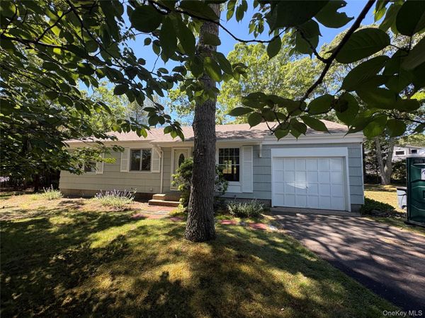 52 Neptune Avenue , Hampton Bays, NY 11946