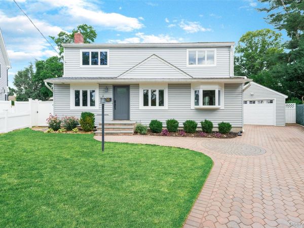 10 Garden Court , Carle Place, NY 11514