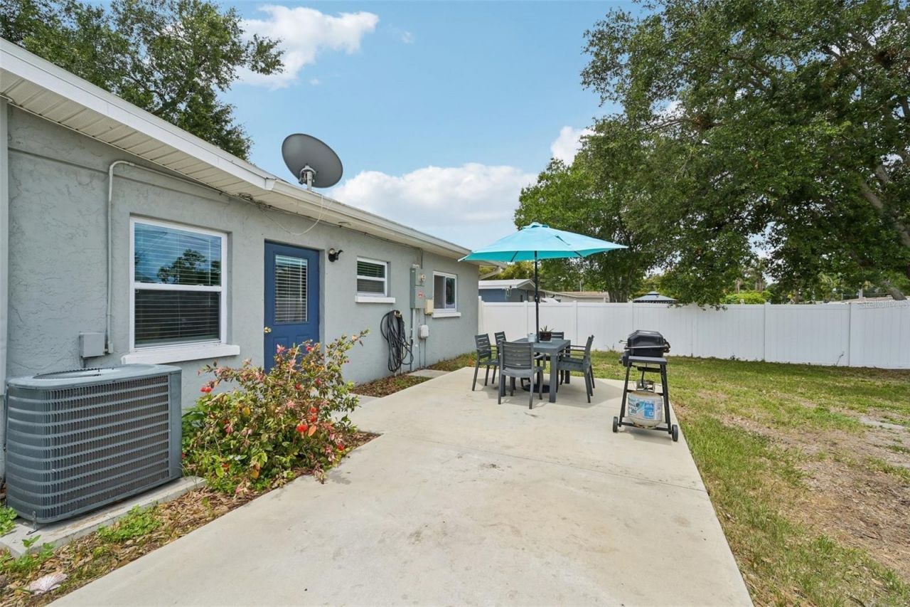 5005 Bee Ridge Road, Sarasota, FL 34233 Photo