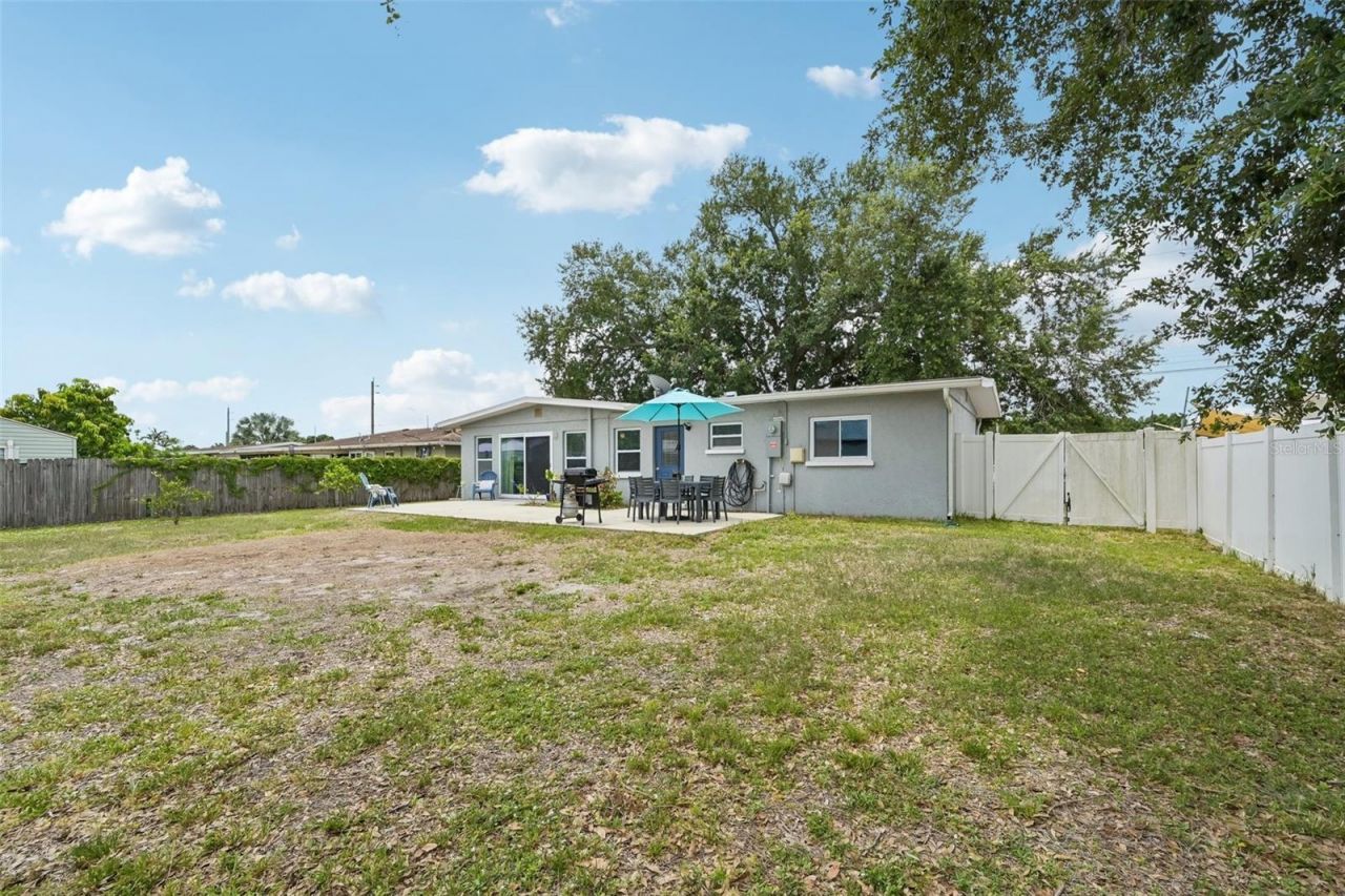 5005 Bee Ridge Road, Sarasota, FL 34233 Photo