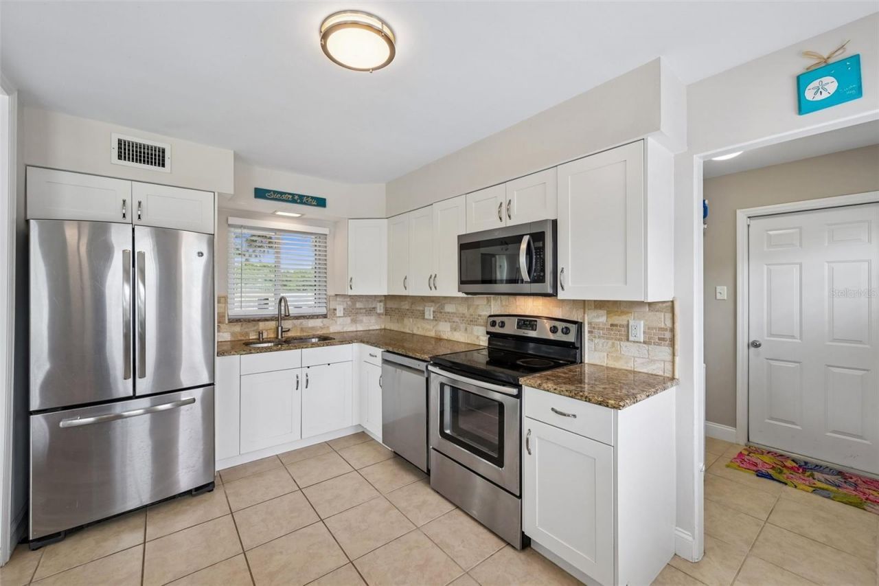 5005 Bee Ridge Road, Sarasota, FL 34233 Photo