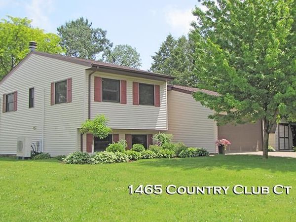 1465 Country Club Court, Platteville, WI 53818