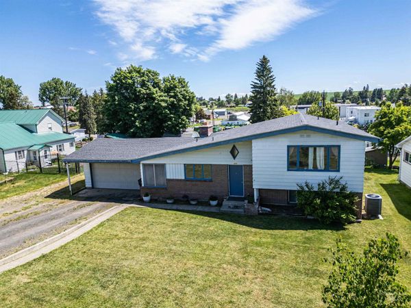 305 Walnut Street, Nezperce, ID 83543