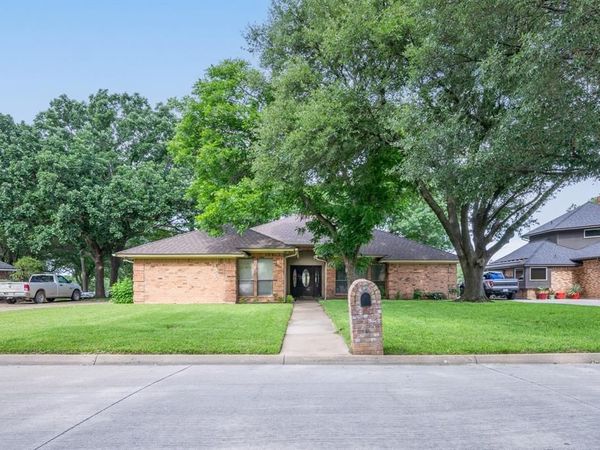 1525 Inverness Road, Mansfield, TX 76063