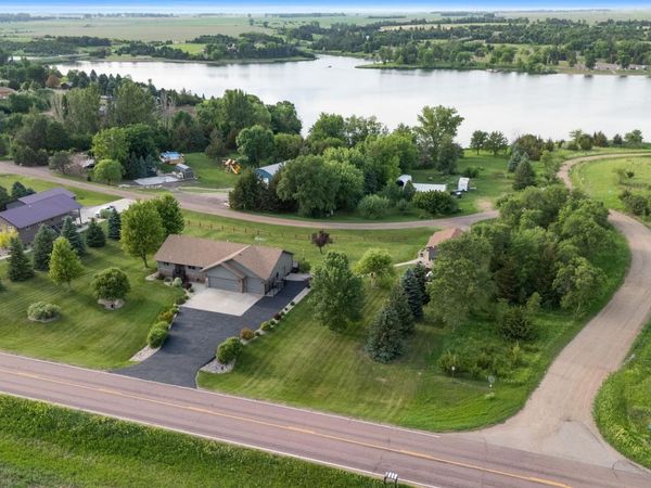 45132 262nd St, Canistota, SD 57012
