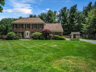 8 Glen Eagles Rd, Washington, NJ 07882